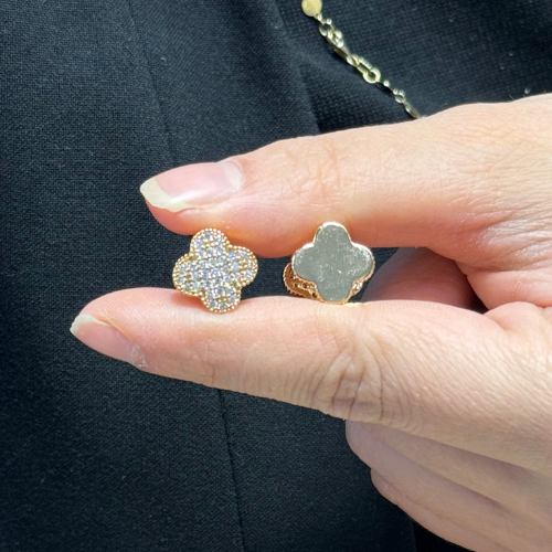Mila Rose Gold Taşlı Yonca Küpe