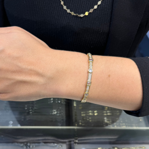 Mila Özel Zirkon Serisi Oval Kare Taşlı Gold Kelepçe