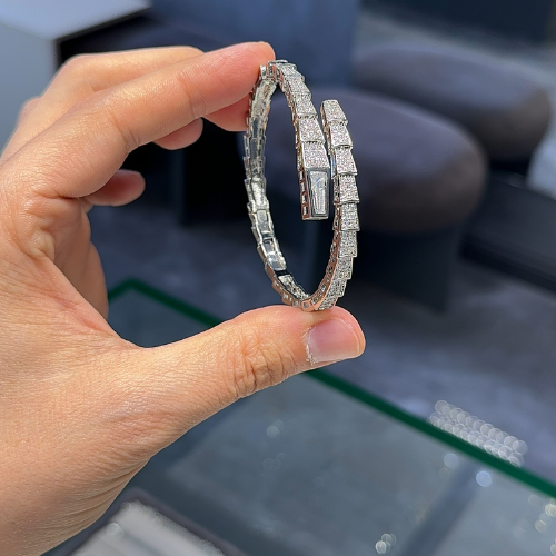 Mila Özel Zirkon Serisi  Marka Model  Blgrı Silver Renk  Kelepçe